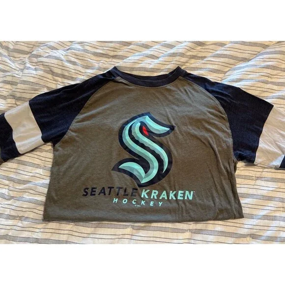 Seattle Kraken NHL Hockey Long Sleeve Logo T-Shirt Men’s Size Medium - Picture 5 of 9